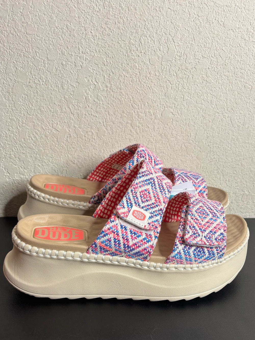 Hey Dudes Delray Slide Surf Baja
Blue/Pink/Multi size 7